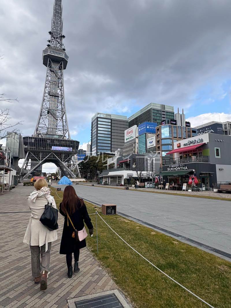 高見沢さんが歩いたゴジラの通り「久屋大通」